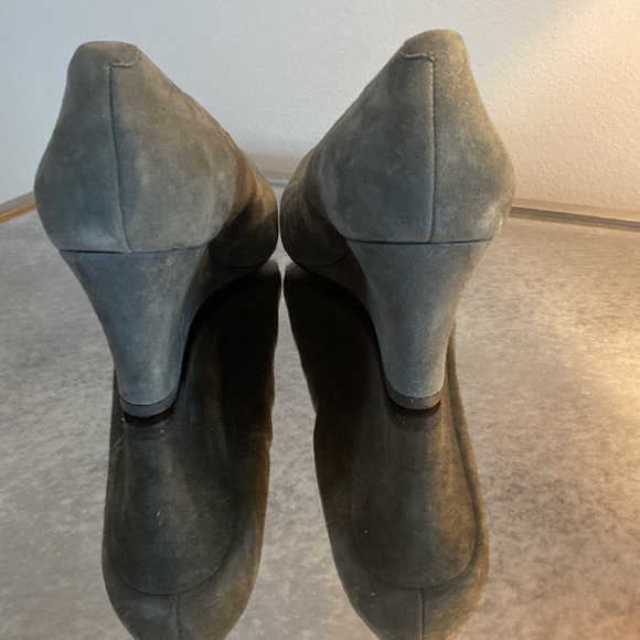 Vionic Camden Grey Suede Wedge 10 - Picture 3 of 6